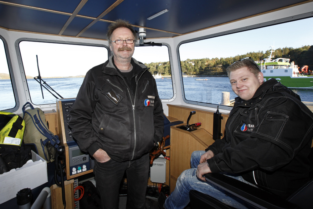 Terje Tørhaug og Ståle Steen Maaø fikk æren av å ta jomfruturen med "Herfjord" fra verftet på Lauvsnes til Fosen.